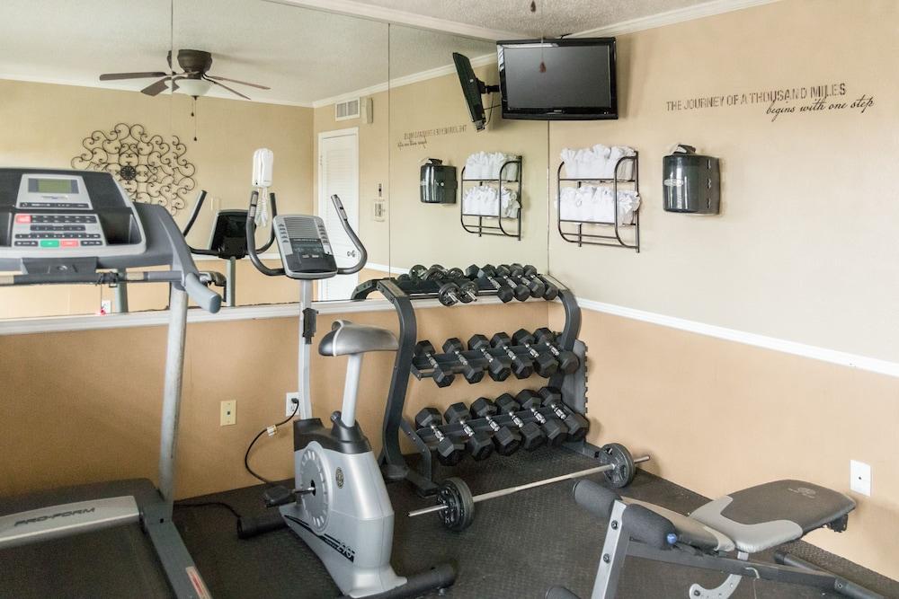 Vineyard Court Designer Suites Hotel College Station Bagian luar foto