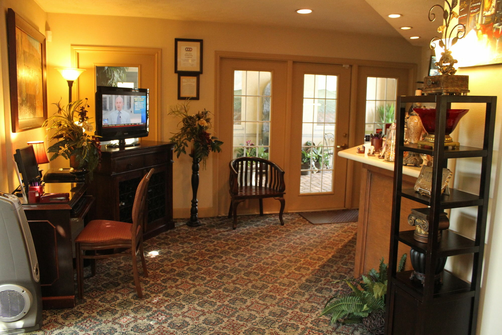 Vineyard Court Designer Suites Hotel College Station Bagian luar foto